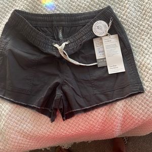 Vuori Charcoal Vintage Ripstop shorts in Small